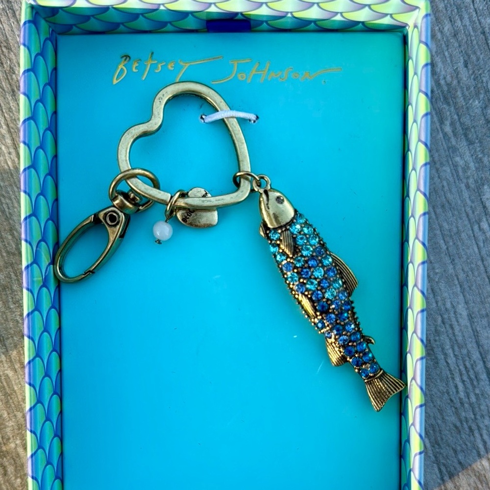 NWT! Betsey Johnson Blue Fish Rhinestone Ocean Keychain - Picture 3 of 9